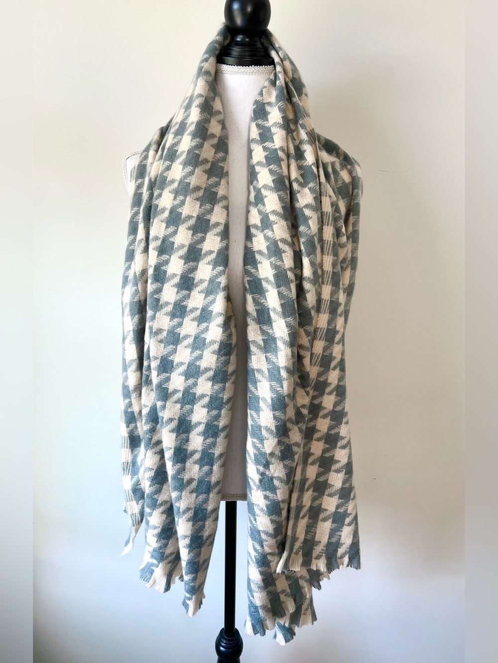 Soft Blue & Cream Houndstooth Oversized Blanket Scarf Cozy Fringe Plaid 28"x74"